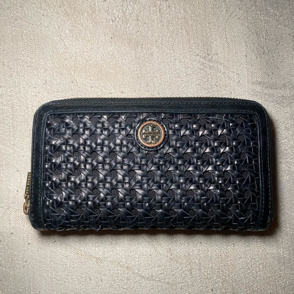 Tory Burch Handbags - TORY BURCH 🤍Women's Blue Robinson Basket Weave Ziparound Wallet